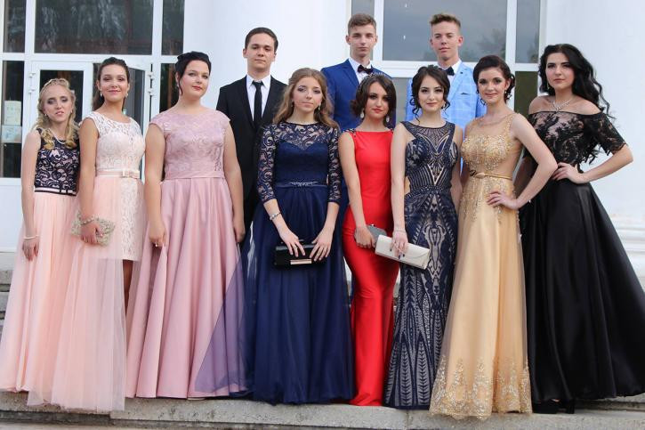 Модные платья на выпускной 2023 года для 11-го класса - «Модные тенденции»