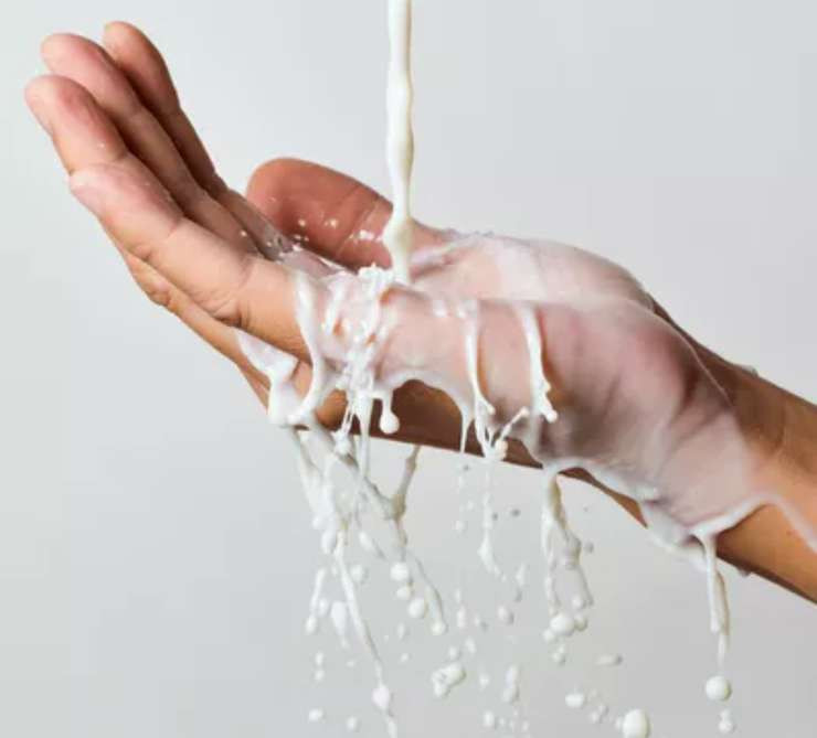 Мед и молоко: почему эту косметику стоит применять прямо сейчас - «Секреты красоты»