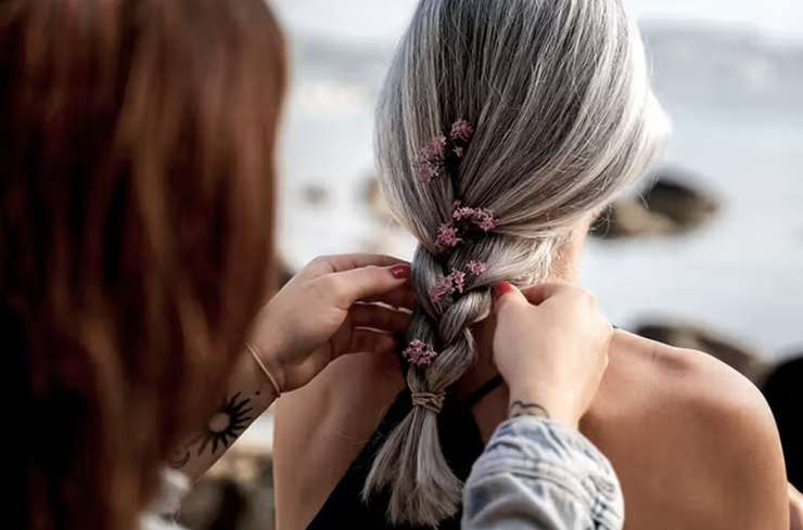 Седина: в каком возрасте перестать ее закрашивать и перейти к естественному цвету - «Секреты красоты»